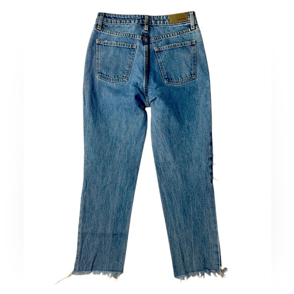Carmar distressed raw hem jeans size 26 in excellent condition 26 inseam - Picture 3 of 6